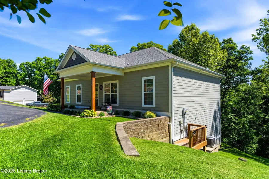 2718 Windsor Forest Dr, Louisville, KY 40272 - #2