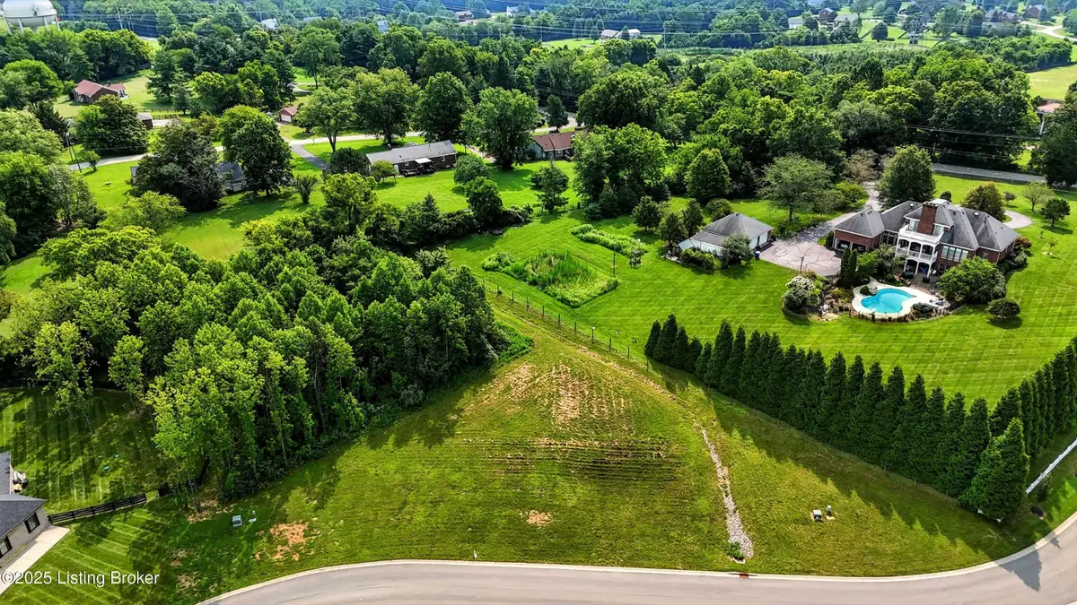 5501 Farmhouse Dr, Crestwood, KY 40014 - #1