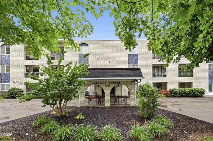 4875 Sherburn Ln #3P, Louisville, KY 40207 - #2