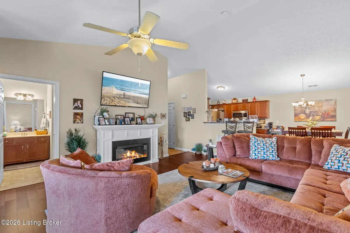 9402 Clubview Dr #203, Louisville, KY 40291 - #1