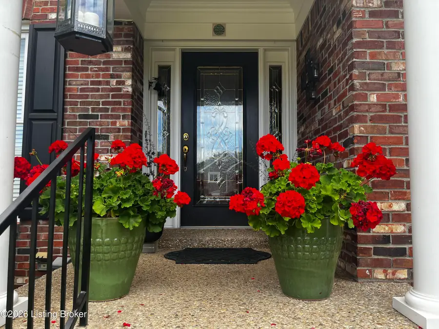 3705 Woodmont Park Ln, Louisville, KY 40245 - #2