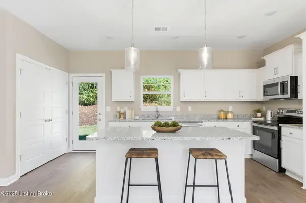 1146 Greens Dr, Simpsonville, KY 40067