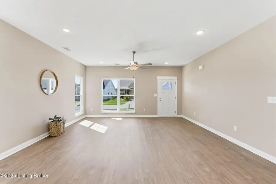 1146 Greens Dr, Simpsonville, KY 40067 - #2