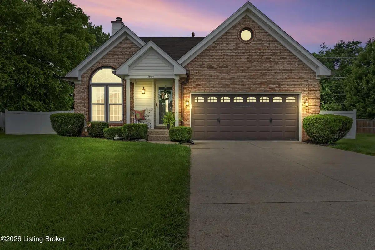 3901 Meadow Ridge Pl, Louisville, KY 40218 - #1