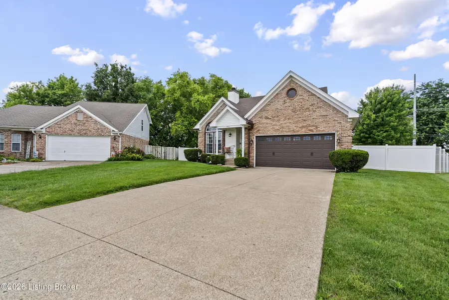3901 Meadow Ridge Pl, Louisville, KY 40218 - #3
