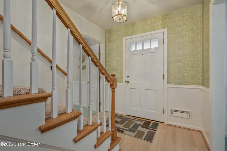 210 Dunbar Pl, Douglass Hills, KY 40243 - #2
