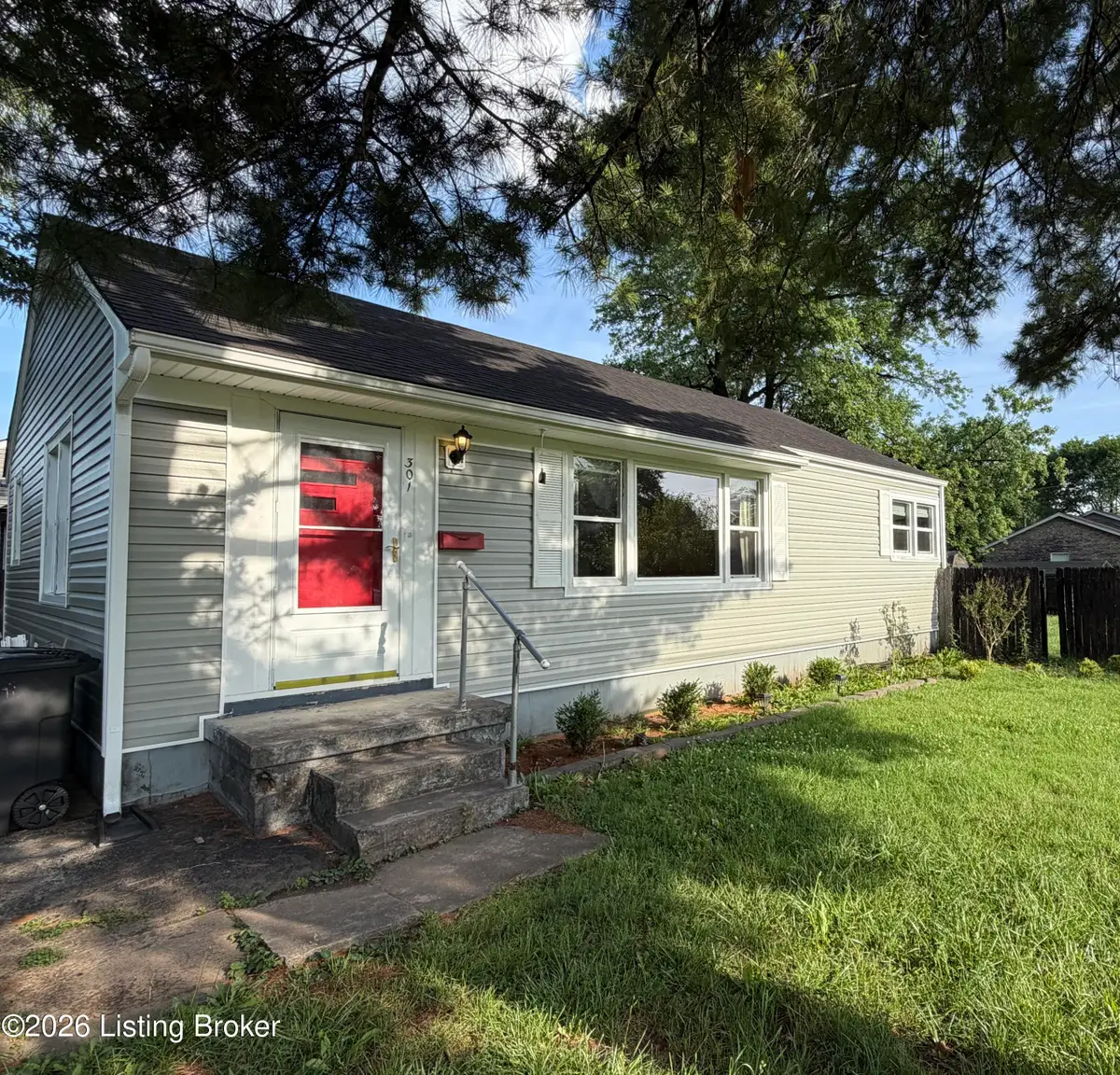 301 S Center St, Bardstown, KY 40004 - #1