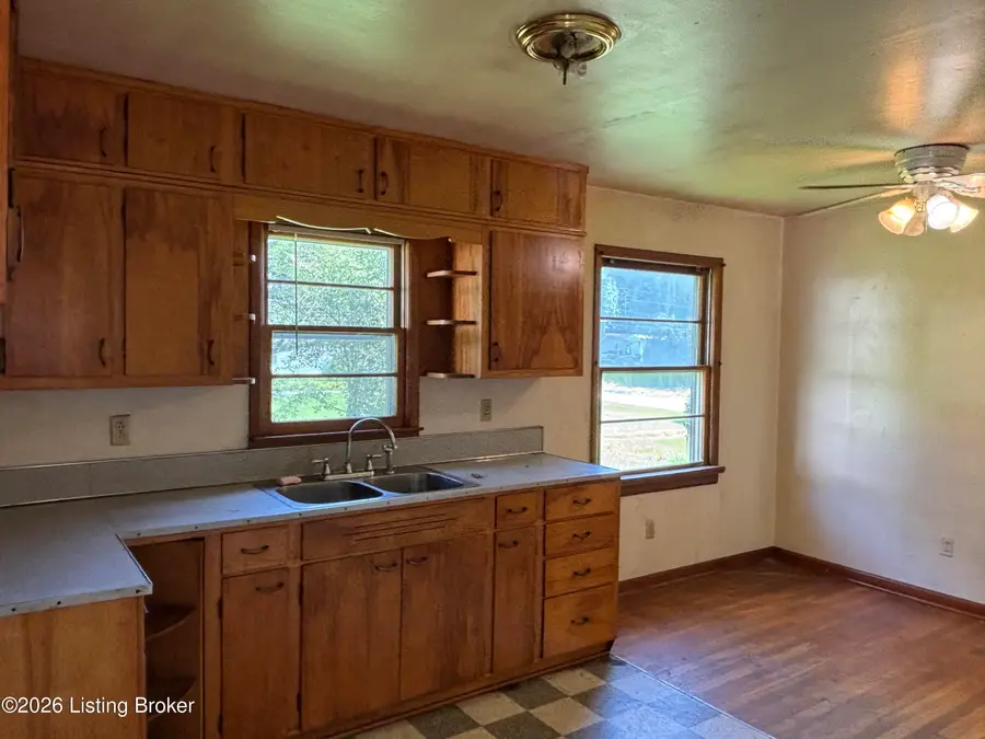 24 College St, New Castle, KY 40050 - #2