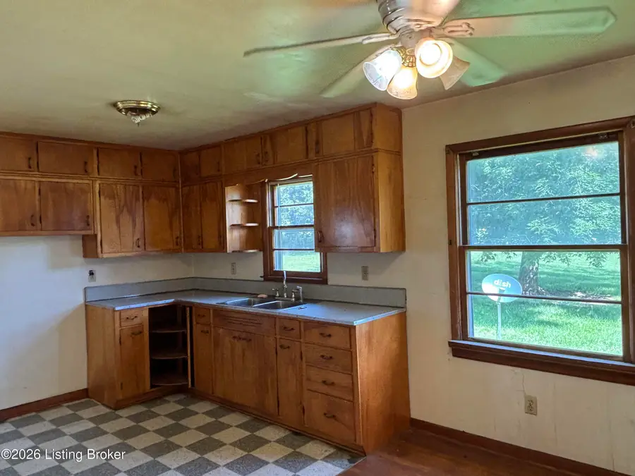 24 College St, New Castle, KY 40050 - #3