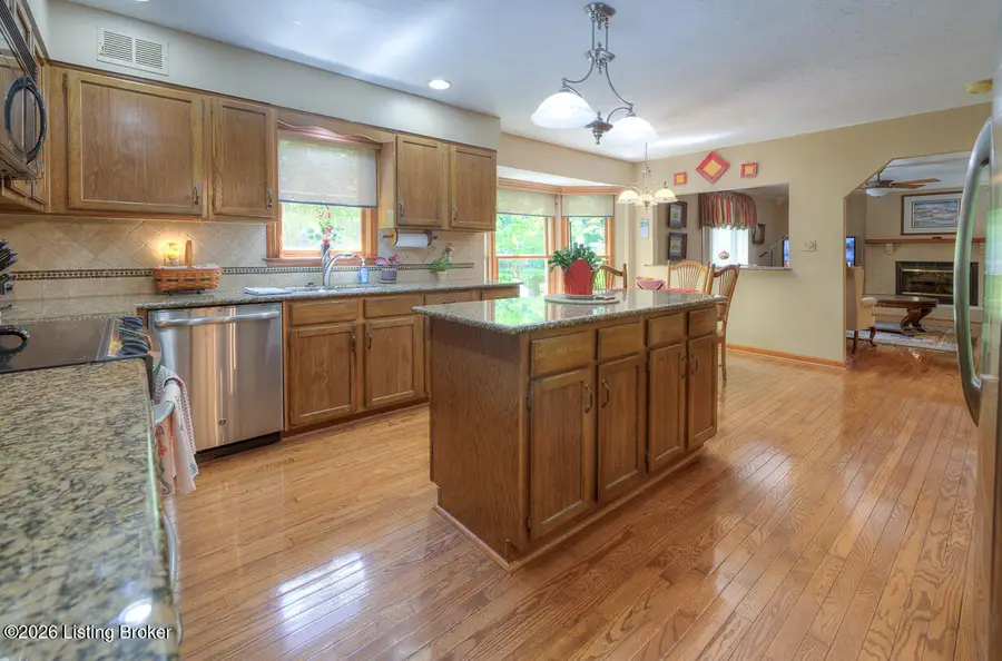 8008 Montero Dr, Prospect, KY 40059 - #2