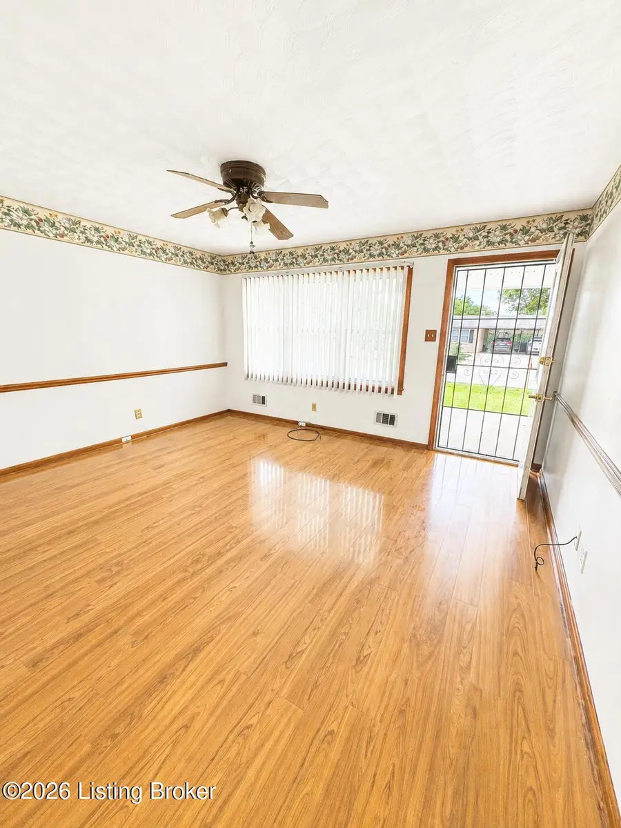 205 Carla Dr, Mount Washington, KY 40047 - #2