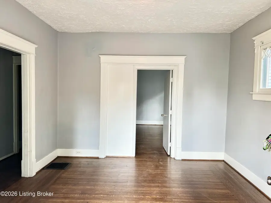 2327 W Oak St, Louisville, KY 40210 - #2