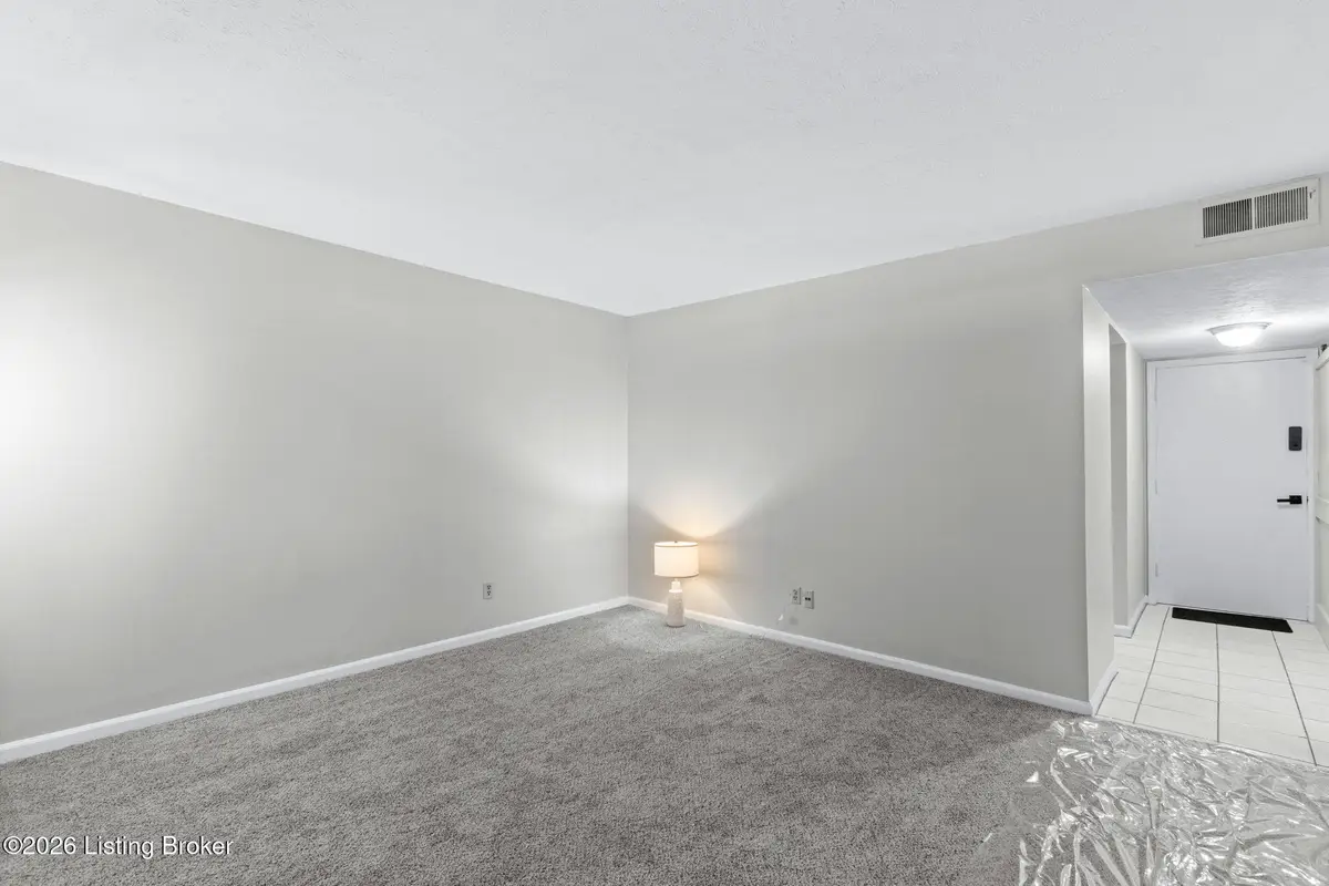 2300 Dundee Rd #APT 6, Louisville, KY 40205 - #1
