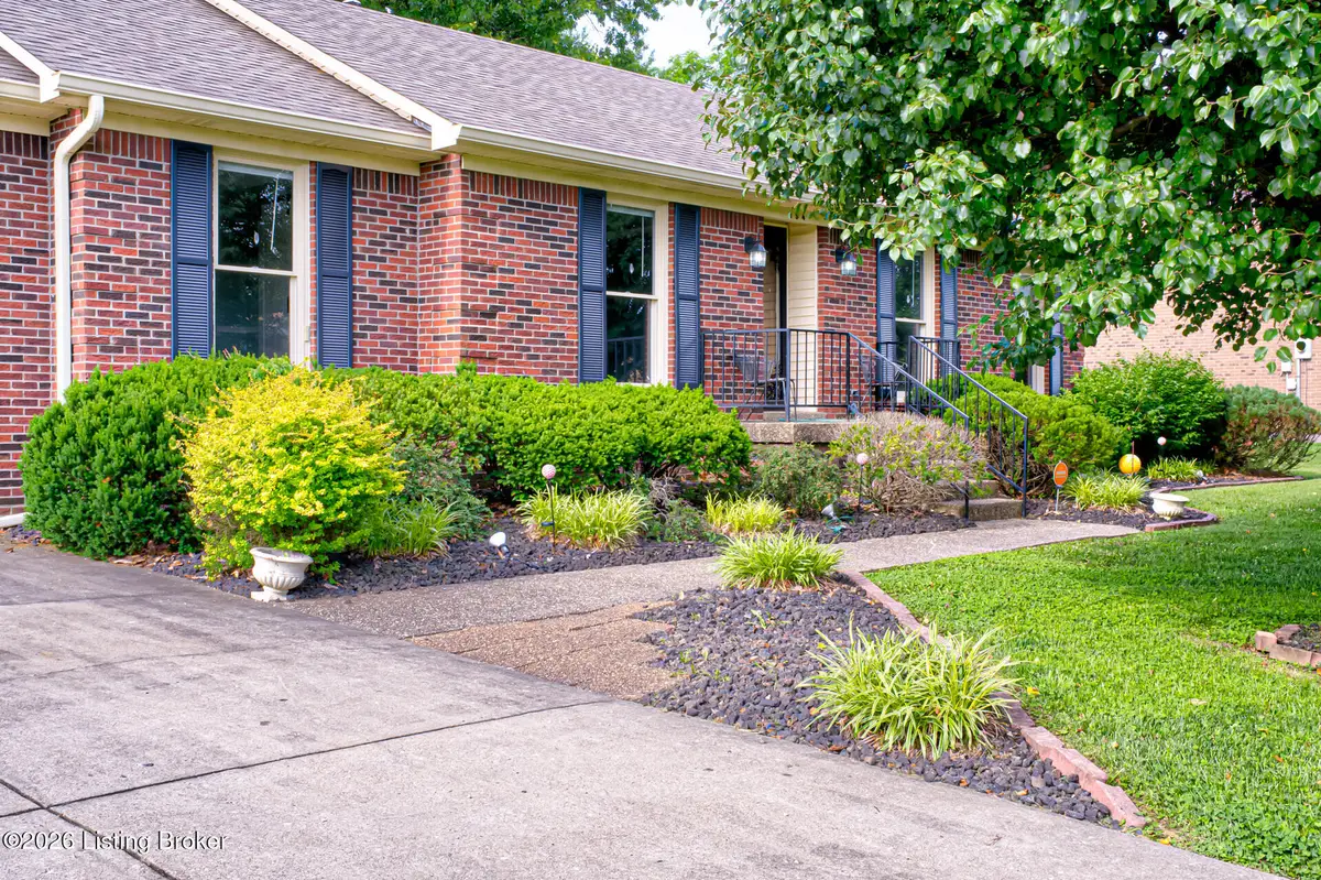194 Circle Valley Dr, Louisville, KY 40229 - #1
