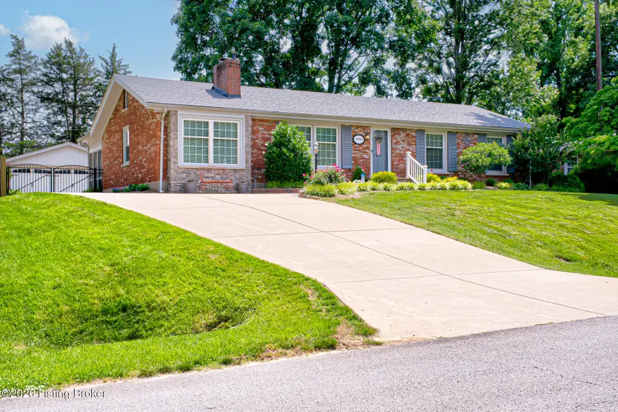 10003 Silverwood Ln, Louisville, KY 40272 - #2