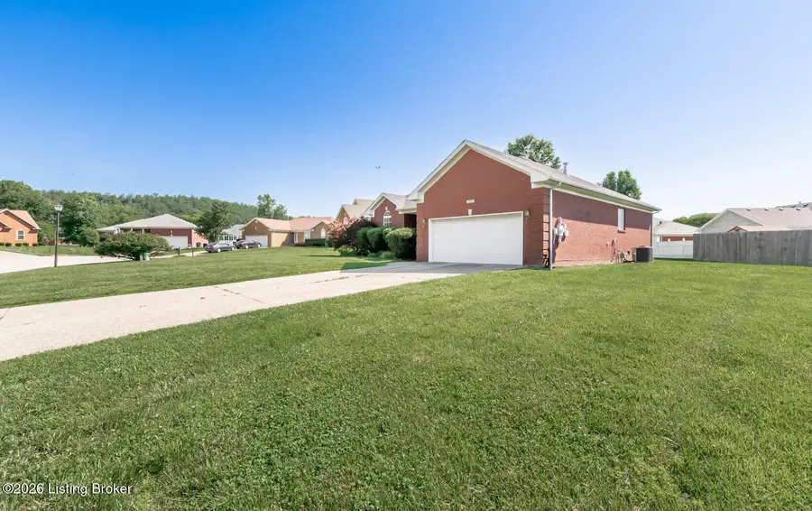 350 Jade Dr, Shepherdsville, KY 40165 - #3