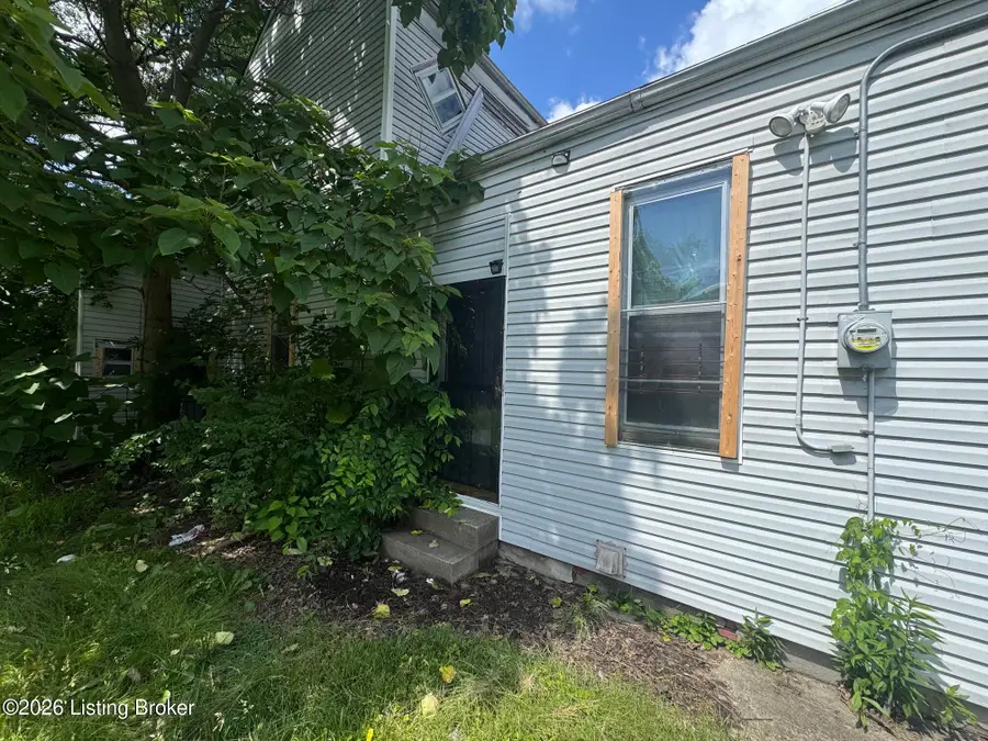 2730 W Chestnut St, Louisville, KY 40211 - #2