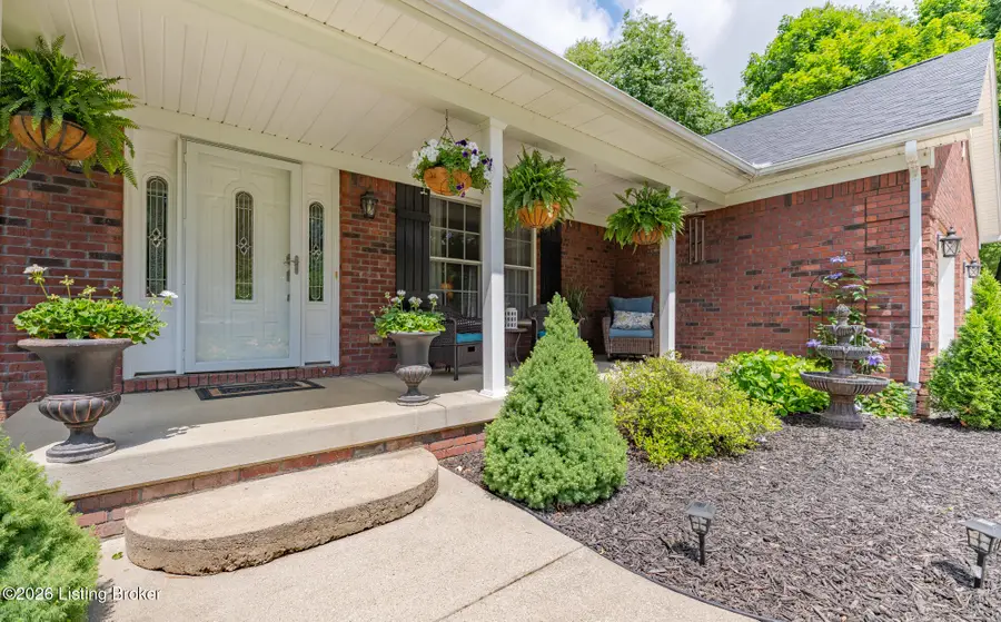 725 Hickory Woods Dr, Taylorsville, KY 40071 - #2