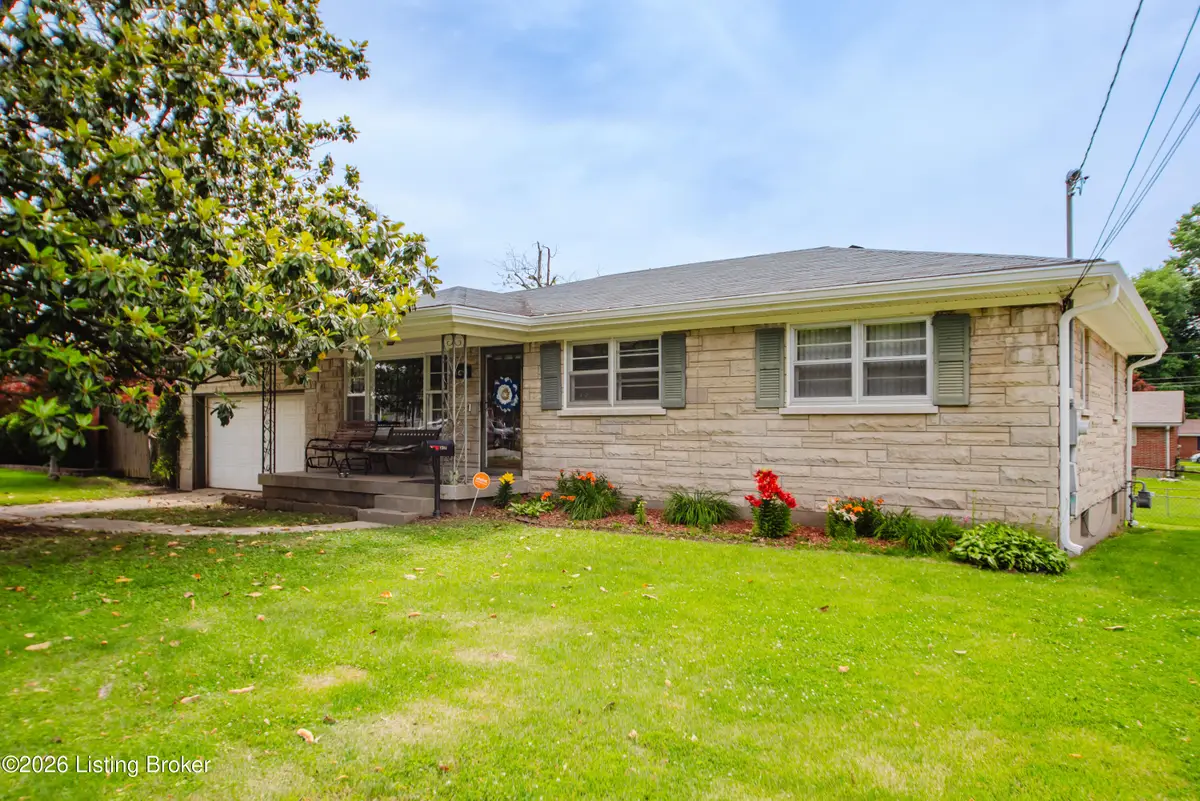 8304 Seaforth Dr, Louisville, KY 40258 - #1