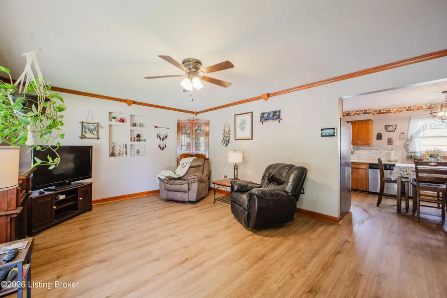 8304 Seaforth Dr, Louisville, KY 40258 - #3