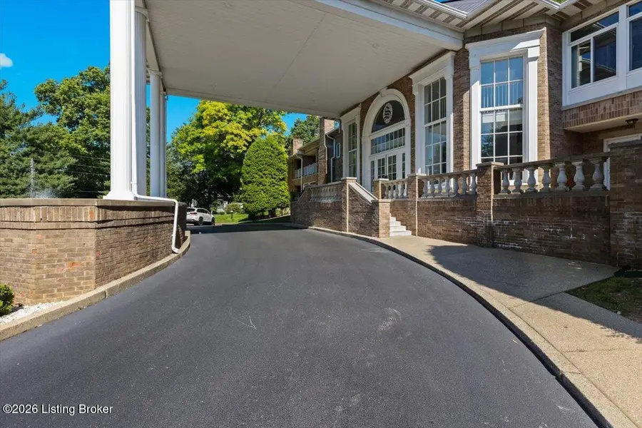8605 Shelbyville Rd #202, Louisville, KY 40222 - #2