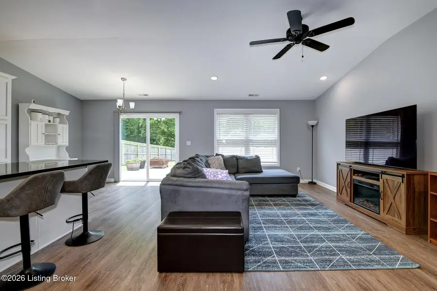 9004 Manslick Commons Dr, Louisville, KY 40219 - #3