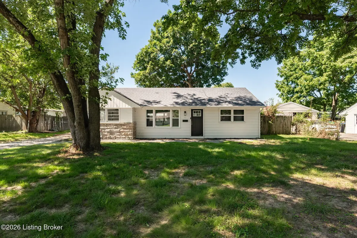 5426 Count Fleet Dr, Louisville, KY 40272 - #1