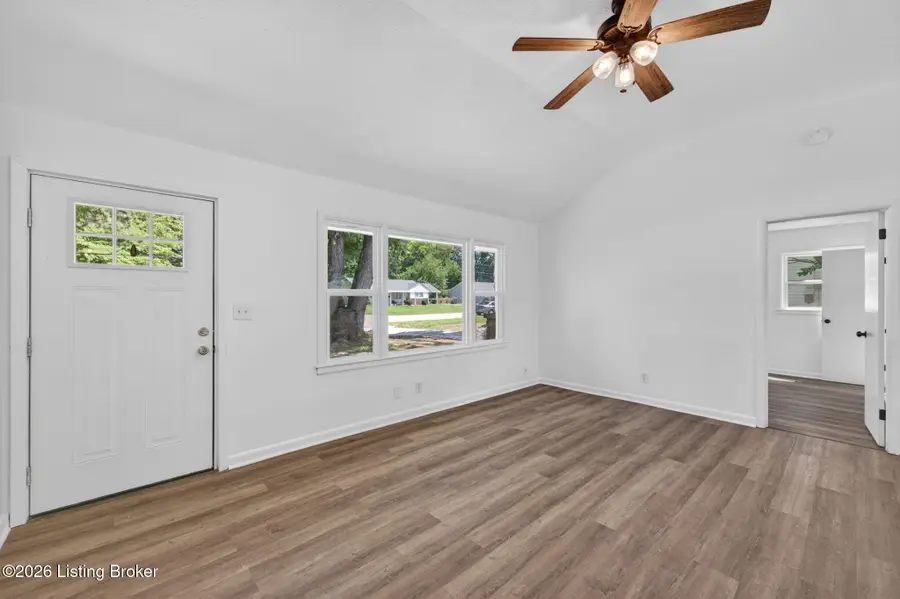 5426 Count Fleet Dr, Louisville, KY 40272 - #3