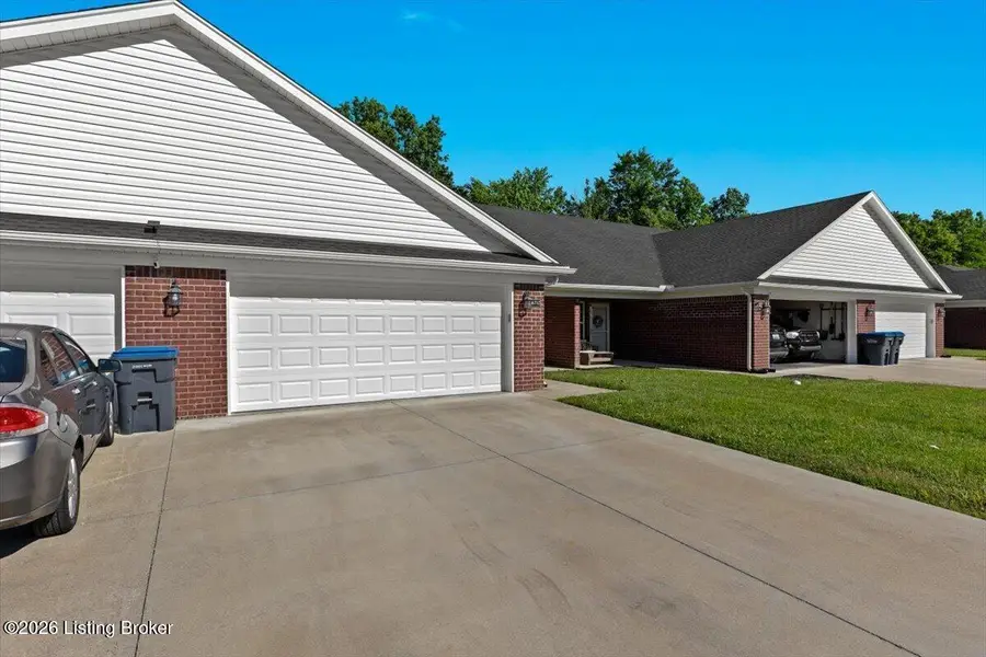 6712 Woods Mill Dr, Louisville, KY 40272 - #2