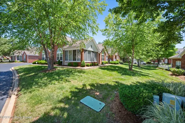 8044 Saint Andrews Village Dr, Louisville, KY 40241