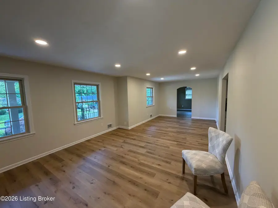 9812 Lakewood Dr, Louisville, KY 40272 - #3