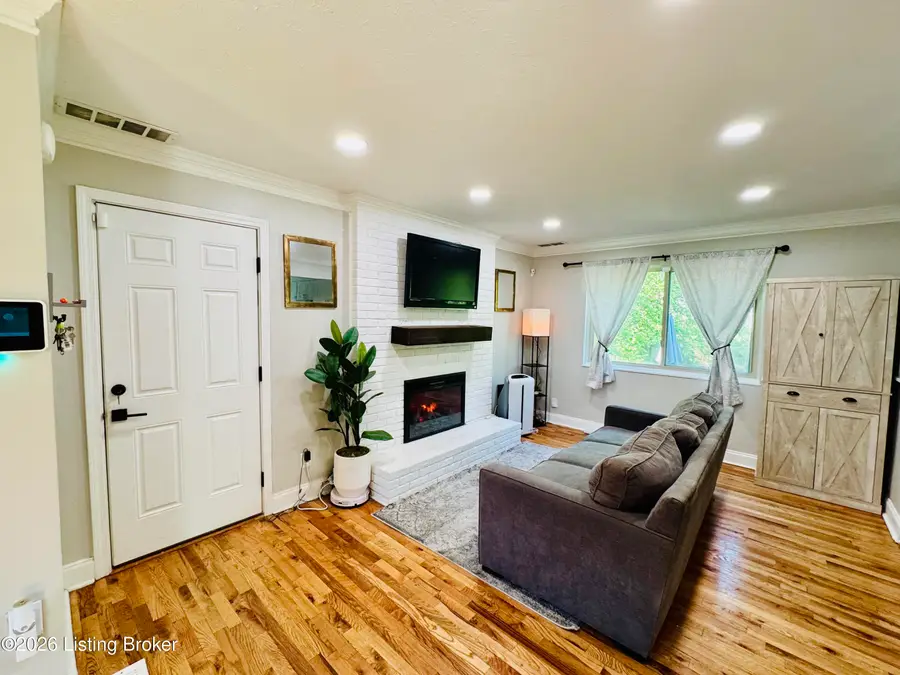 8809 Old Ironsides Dr, Louisville, KY 40228 - #2
