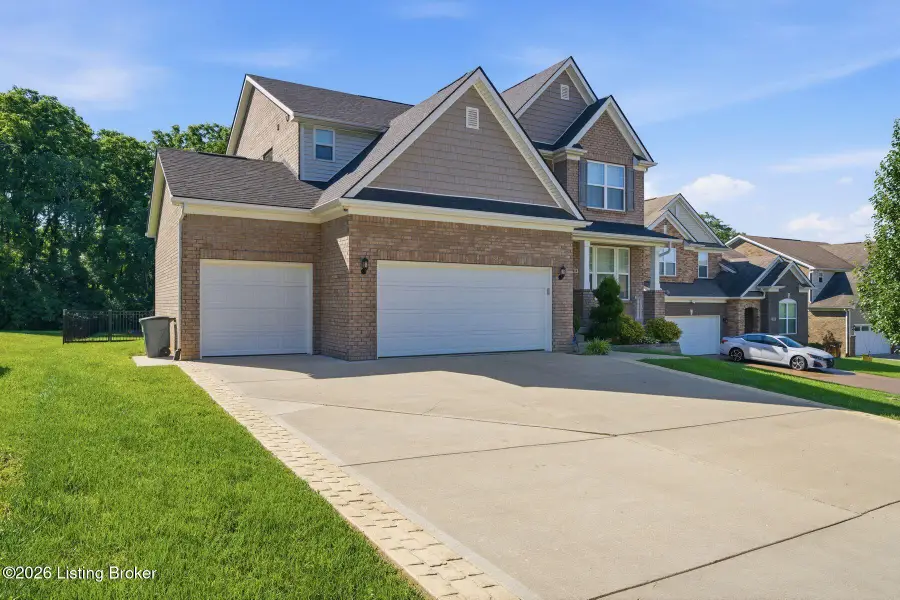3811 Creekshire Dr, Louisville, KY 40245 - #3