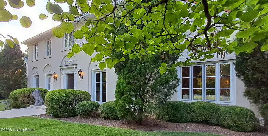 2328 Village Dr, Louisville, KY 40205 - #2