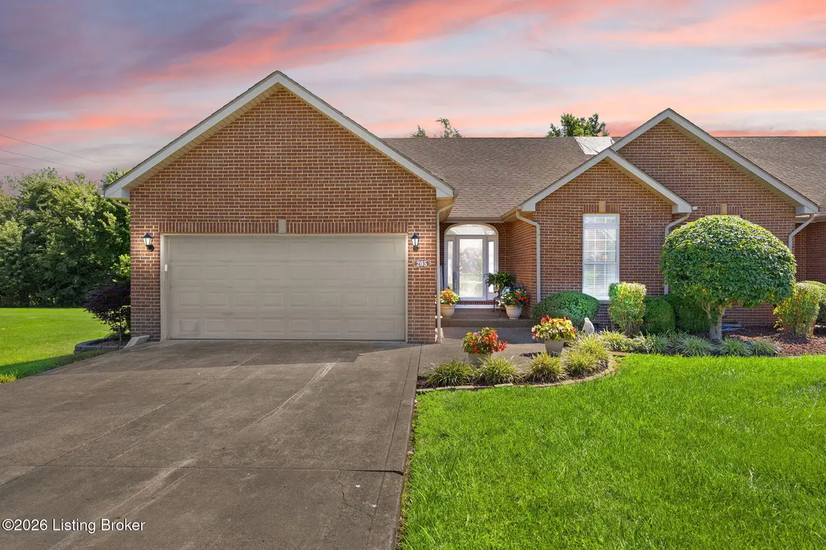 205 S Farmington Dr, Lebanon, KY 40033 - #1