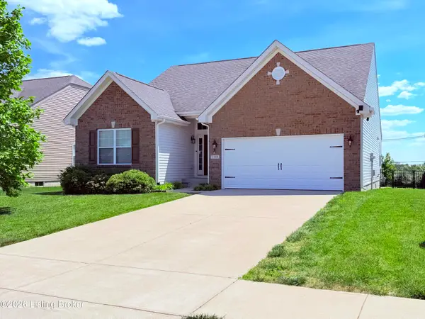 2108 Meadows Edge Ln, Louisville, KY 40245