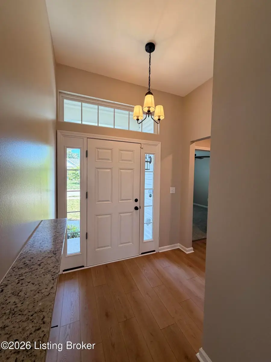 2108 Meadows Edge Ln, Louisville, KY 40245 - #3