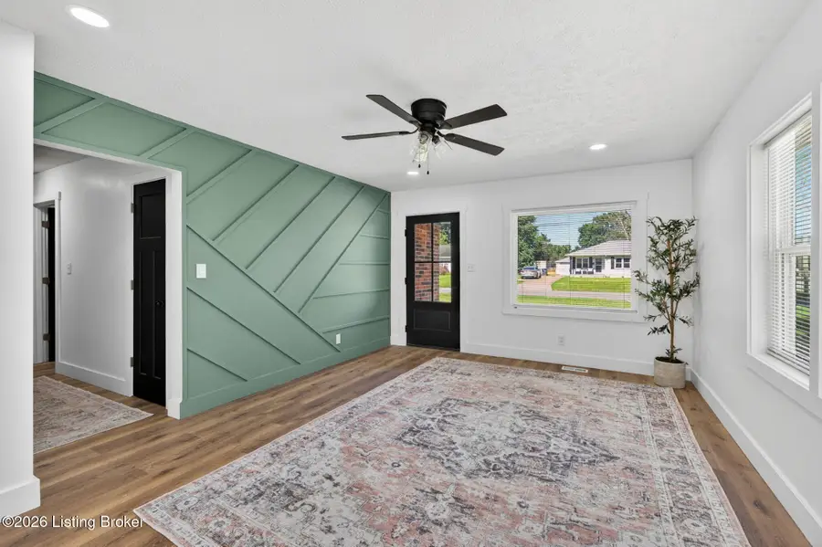 10417 Grafton Hall Rd, Louisville, KY 40272 - #3