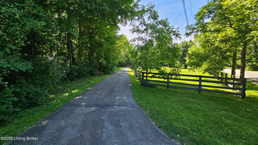 8018 St Anthony Church Rd, Louisville, KY 40214 - #2
