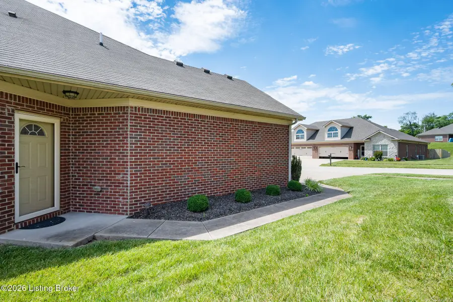 230 Twin Springs Ct, Shelbyville, KY 40065 - #2