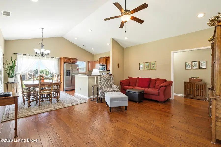 230 Twin Springs Ct, Shelbyville, KY 40065 - #3