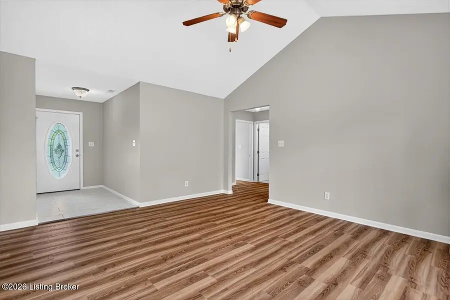 272 River Edge Dr, Shepherdsville, KY 40165 - #3