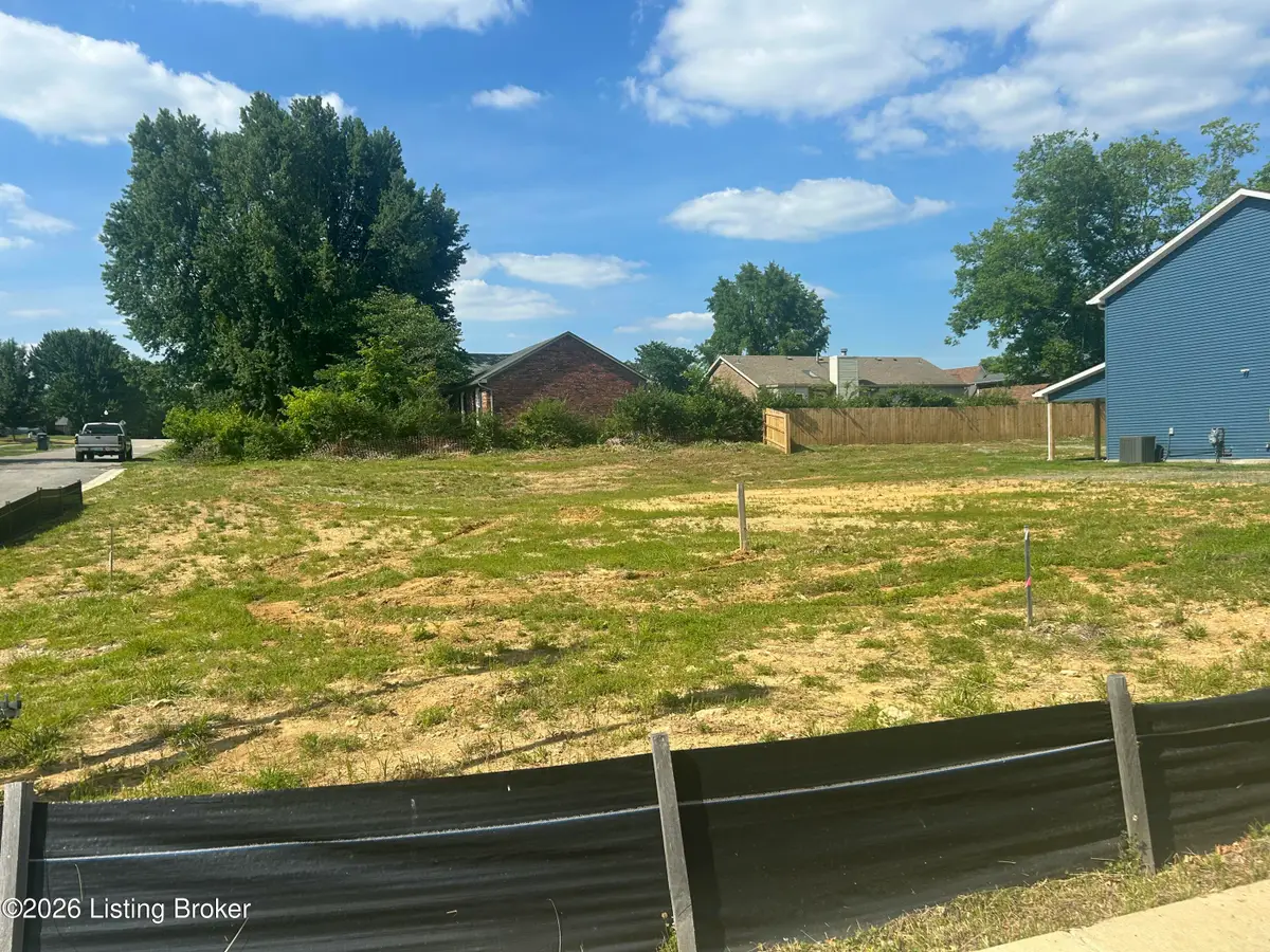 8210 Roseborough Rd, Louisville, KY 40228 - #1