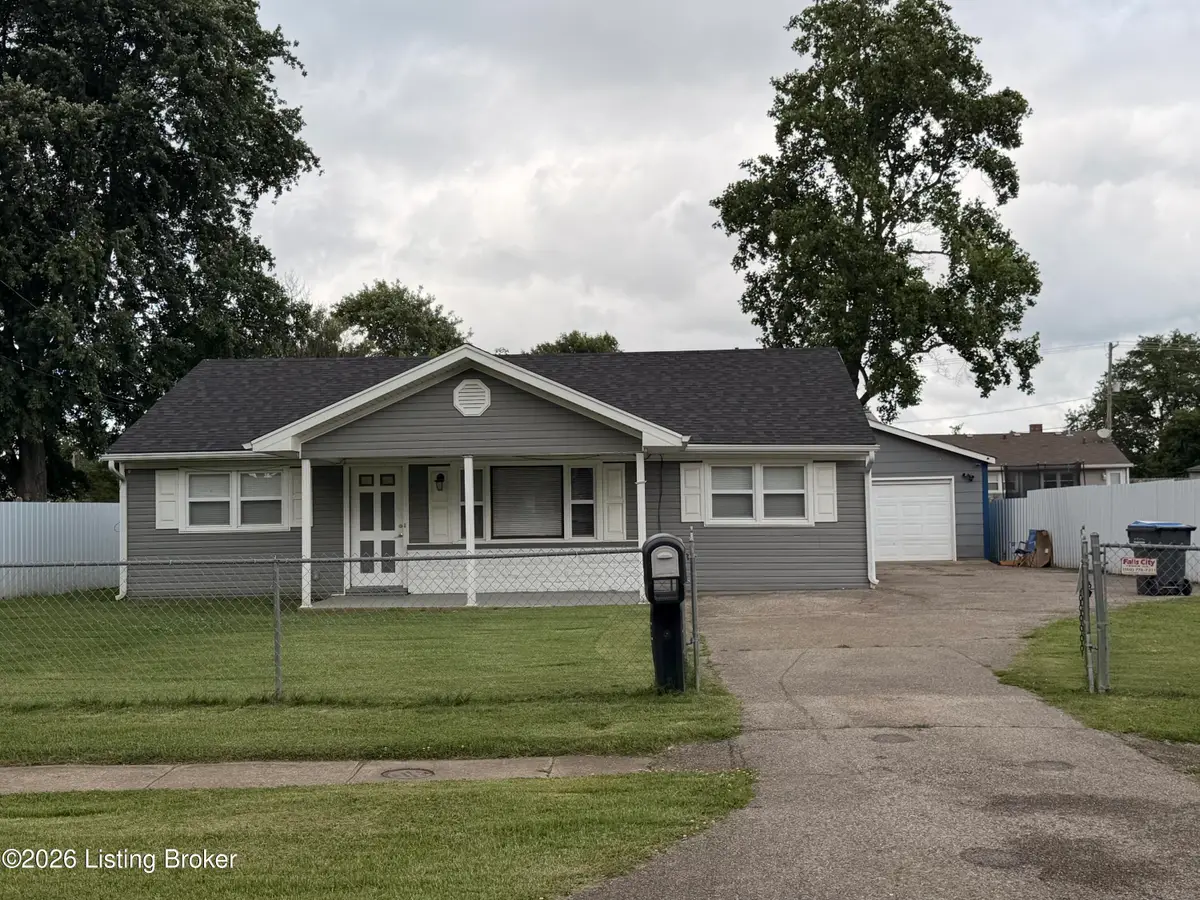 7207 Betsy Ross Dr, Louisville, KY 40272 - #1