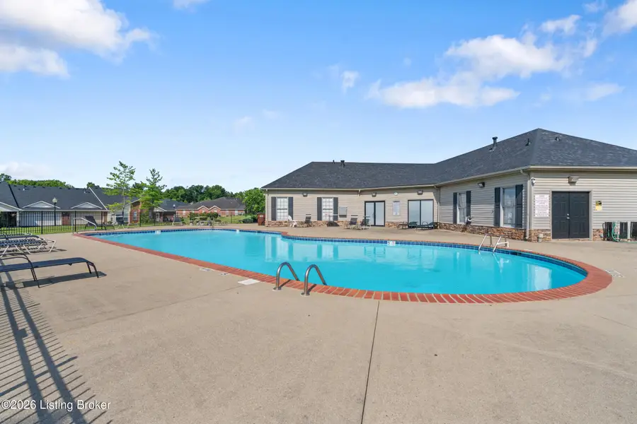5011 Woodridge Lake Blvd, Louisville, KY 40272 - #2