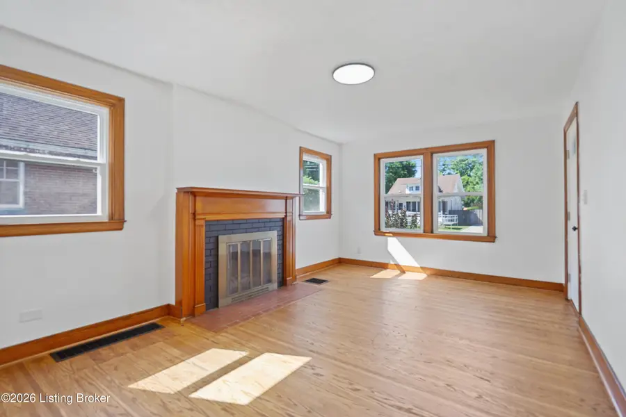 1719 Nobel Pl, Louisville, KY 40216 - #3