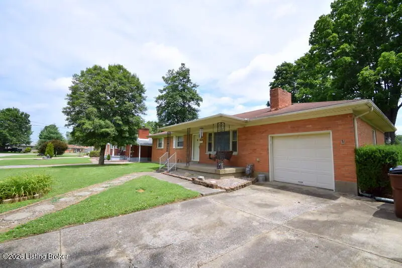 3237 Greendale Dr, Louisville, KY 40216 - #2