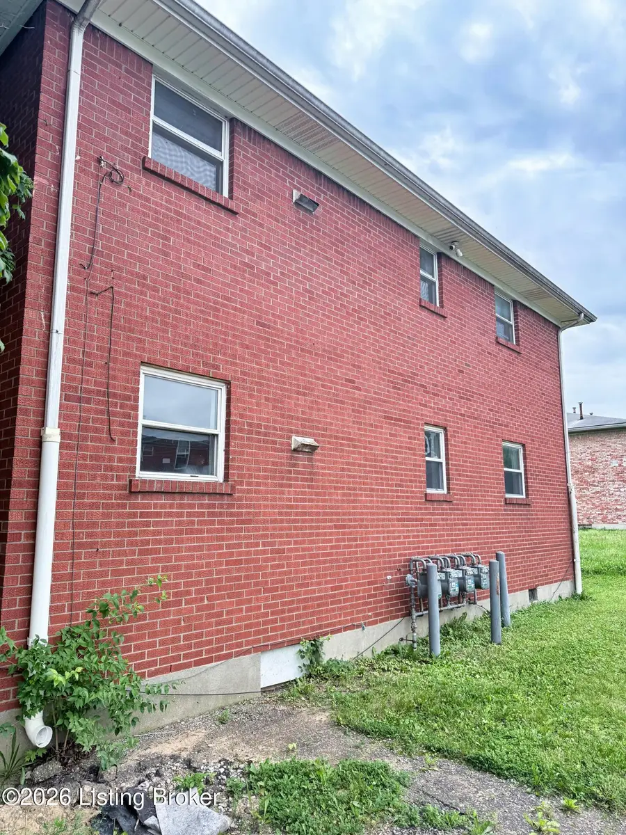 3522 Georgetown Pl, Louisville, KY 40215 - #2