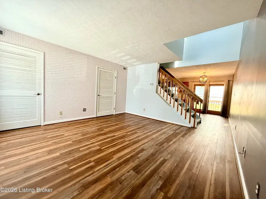 404 Ledgeview Park Dr, Louisville, KY 40206 - #3