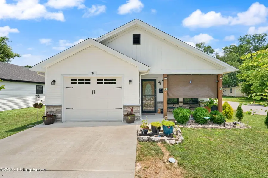 865 S Main St, Scottsburg, IN 47170 - #3